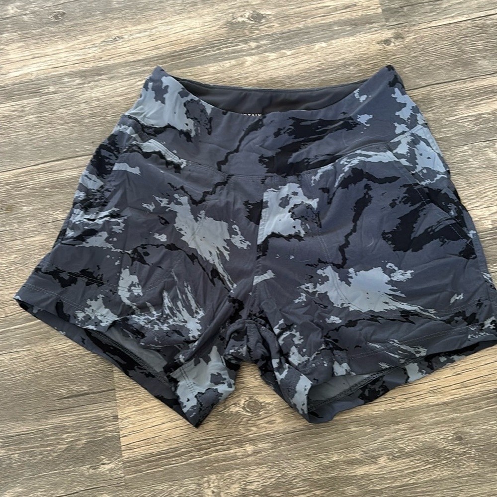Women’s Mountain Hardwear Dynama/2 shorts